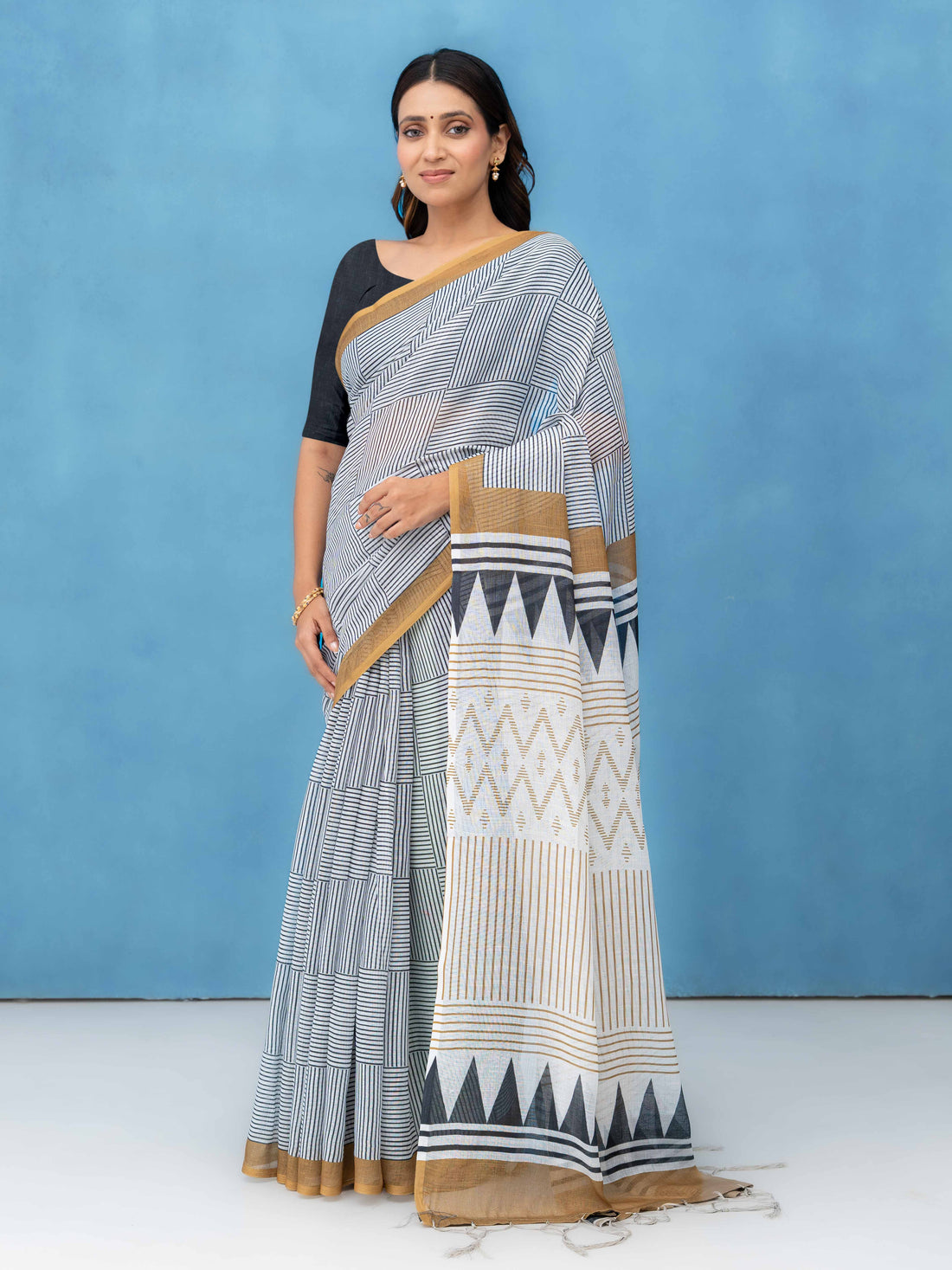 White &amp; Black Cotton Linen Printed Saree