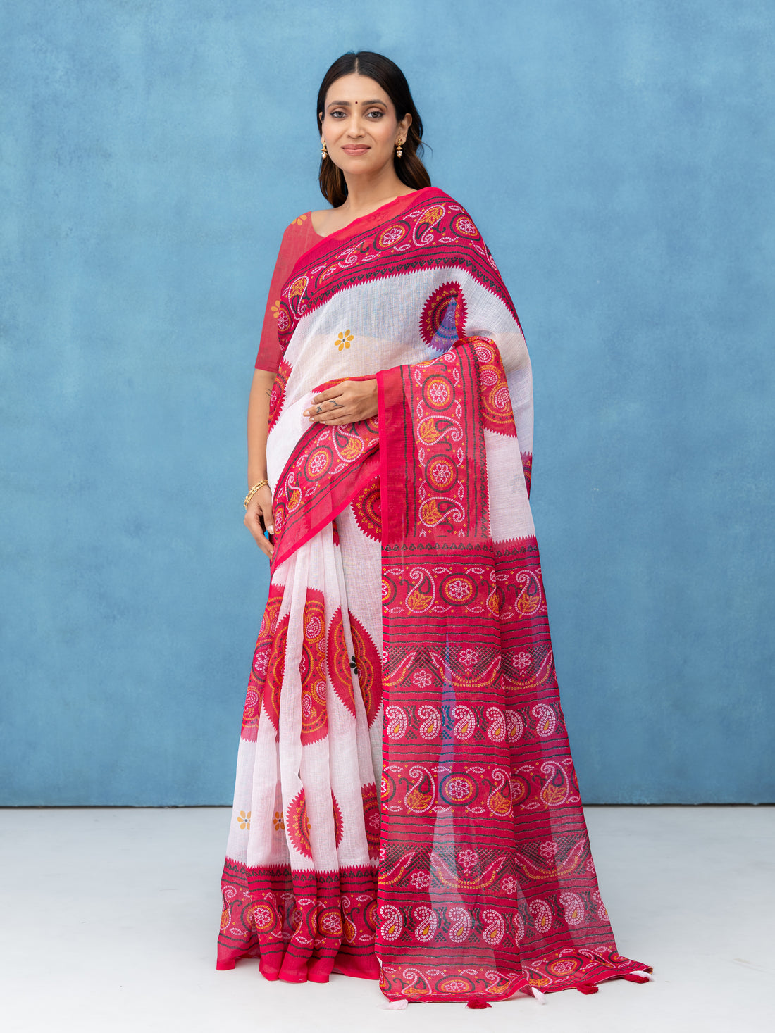 White &amp; Red Cotton Linen Saree