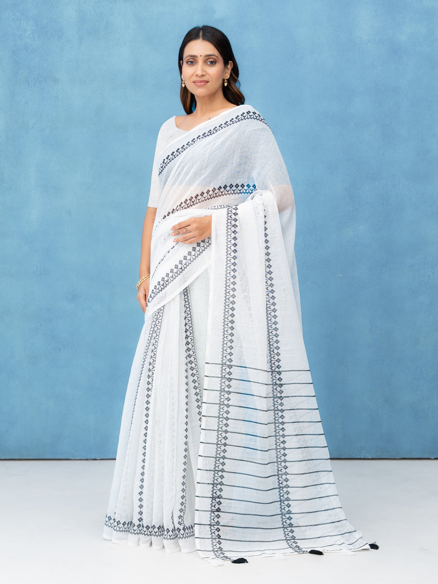 White &amp; Black Cotton Linen Saree