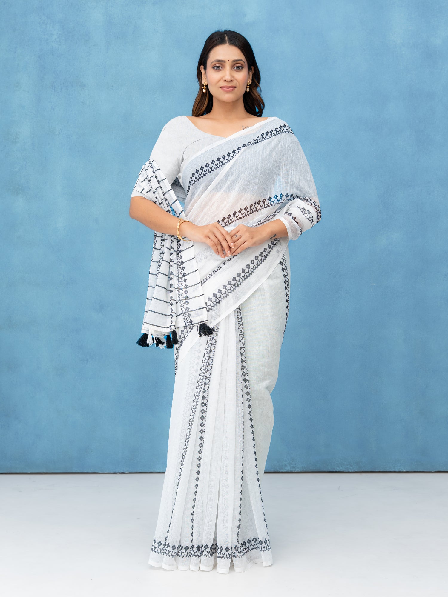 White &amp; Black Cotton Linen Saree
