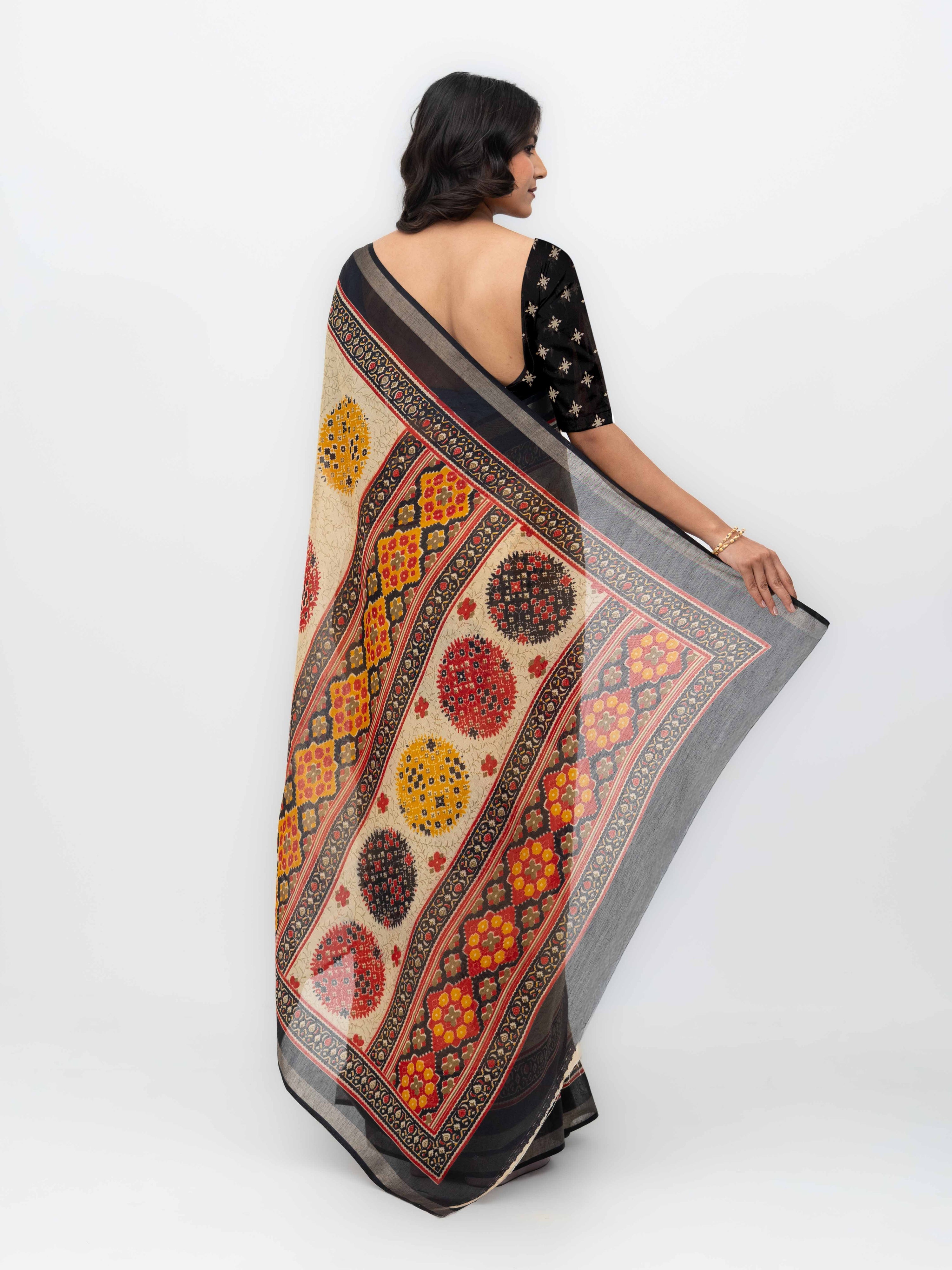 Beige &amp; Black Mall Cotton Saree